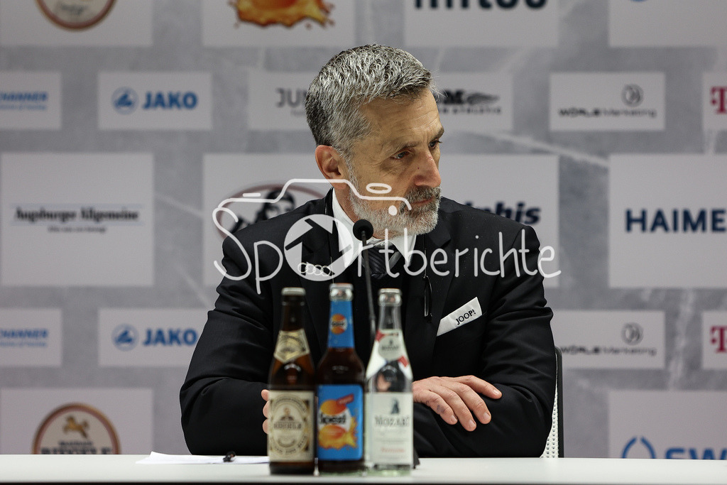 Augsburger Panther - ERC Ingolstadt | Mark FRENCH in Aktion  bei der Pressekonferenz nach der Derbyniederlage gegen Augsburg
