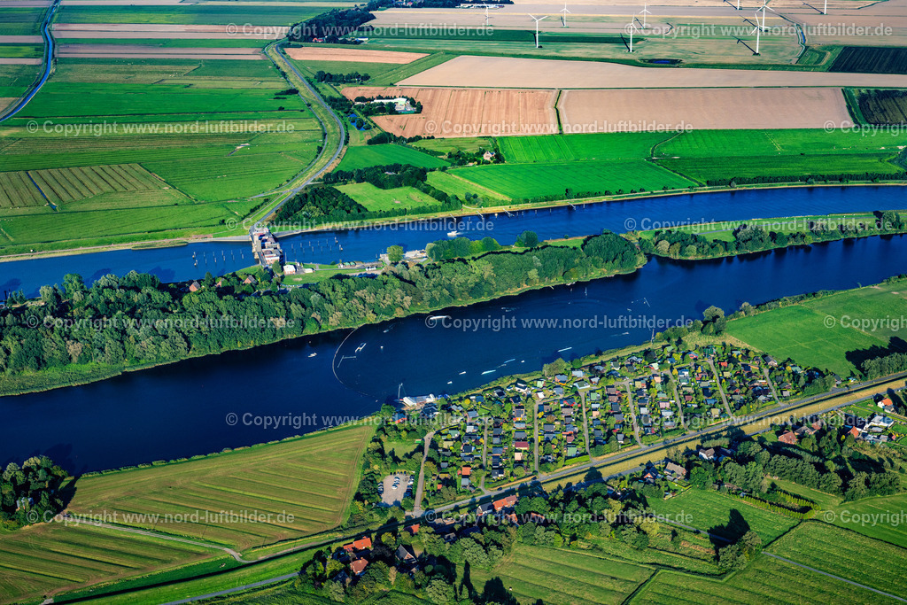 Neuhaus_Wasserski_Anlage_ELS_8472280824 | NEUHAUS (OSTE) 28.08.2024 Wasserski - Anlage " Neuhaus " in Neuhaus (Oste) im Bundesland Niedersachsen, Deutschland. // Leisure center of water skiing - racetrack " Neuhaus " in Neuhaus (Oste) in the state Lower Saxony, Germany. Foto: Martin Elsen