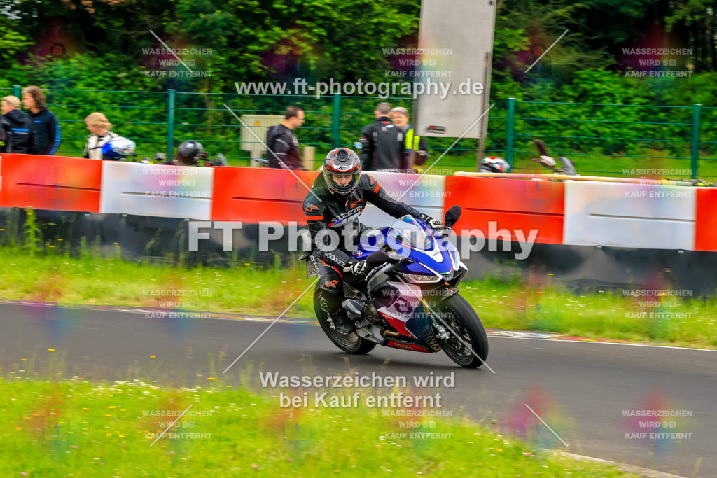 VBK-7518 | Hier findet Ihr Bilder von Touristenfahrten auf der Nürburgring Nordschleife oder von anderen Veranstaltungen die ich besucht habe. Viel Spass beim Durch Schauen 