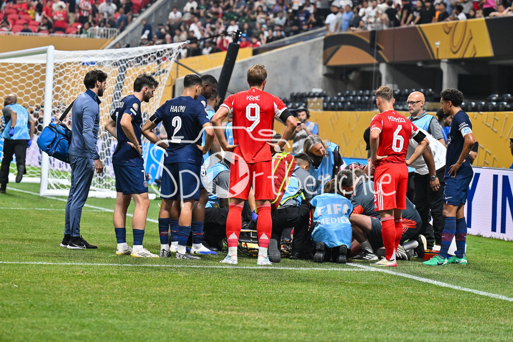 Paris Saint Germain - FC Bayern München | entsetzten auf dem Platz nach der schweren Verletzung von Jamal MUSIALA (FC Bayern Muenchen 42) / FIFA Club World Cup: Paris Saint Germain - FC Bayern Muenchen, Mercedes Benz Stadium am 05.07.2025 / NOT FOR SALE IN USA / Joshua KIMMICH (FC Bayern Muenchen 6) / Kingsley COMAN (FC Bayern Muenchen 11), Harry KANE (FC Bayern Muenchen 9)