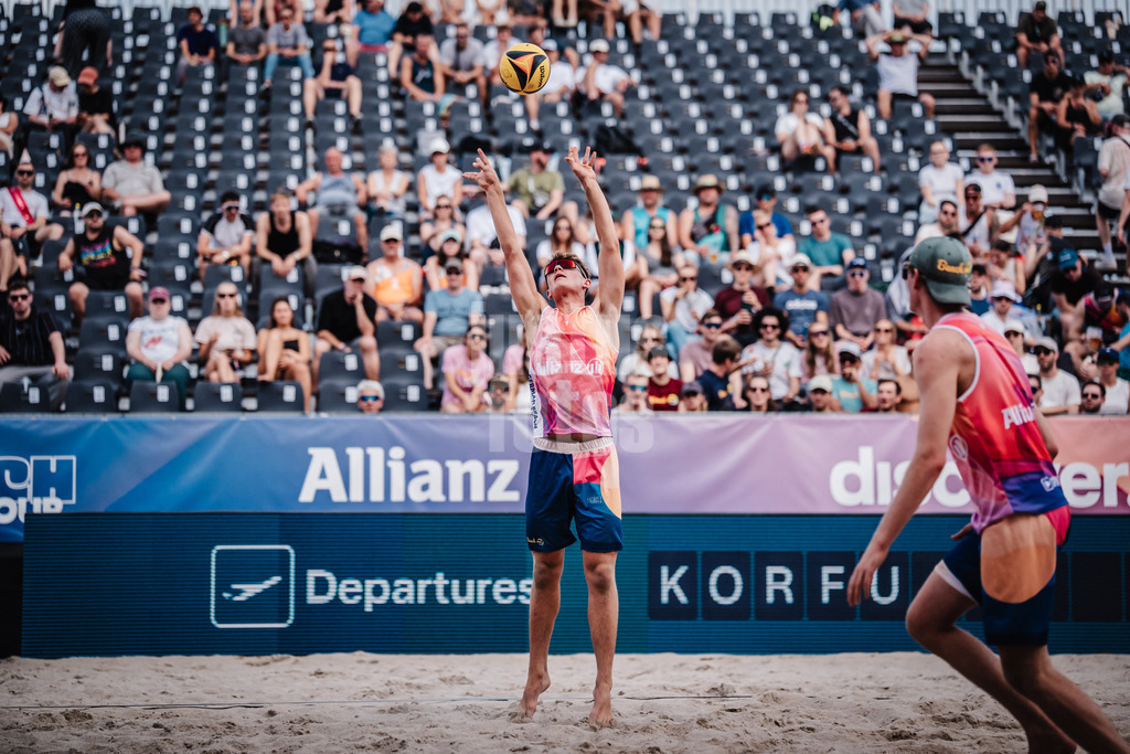 Beachvolleyball | Männer | Deutsche Meisterschaften 2025 Timmendorfer Strand | 04.09.2025 | Zuspiel von Moritz Camp