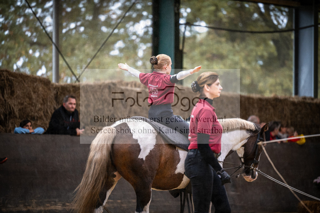 DOS_0042 | Entdecke hochwertige Reitturnierfotos von Foto Oger. Professionell, emotional und authentisch – jetzt Lieblingsmomente im Shop bestellen.Deutschlandweite Turnierfotografie. - Realisiert mit Pictrs.com