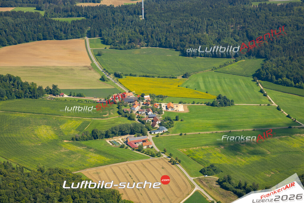 Das Luftbild zeigt : Leinhof Birgland - Die Luftaufnahme wurde 2024 vom UL-Flugzeug aus erstellt ( keine Drohne ) - Hochauflösende Luftaufnahme - Für grossformatige Ausdrucke geeignet. Die Geschenkidee !Mit Lizenz und Bildrechte bestellbar