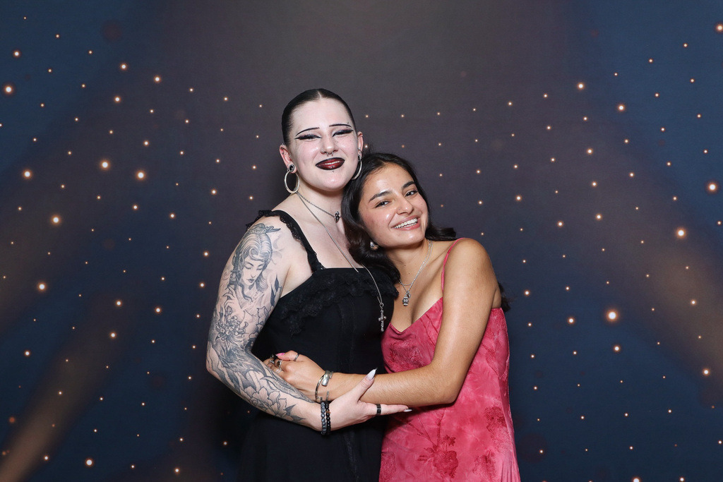 ZD260628112736-155 | Fotoshop von zweidimensional Fotografie. Ihr Fotograf im Aargau. Abzüge von Ihrem Fotobox Event bestellen.Abzüge von Ihrem Hochzeit bestellen.Abzüge von Ihrem Schulfotograf bestellen.