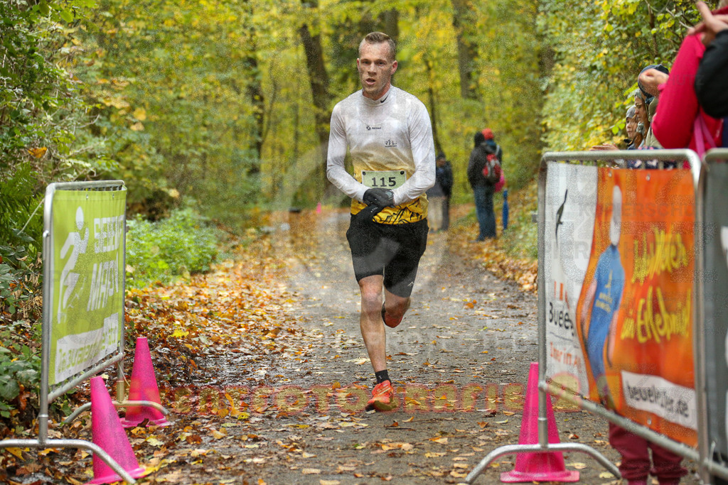 251026_1159_EX1_9827 | Sportfotografie im Rhein-Sieg Kreis, Köln, Bonn, NRW, Rheinland Pfalz, Hessen, etc. Unser Tätigkeitsfeld umfasst den Laufsport vom Volkslauf über den Marathon, Duathlon, Triathon bis zum Ultralauf wie Kölnpfad Ultra oder Schindertrail.