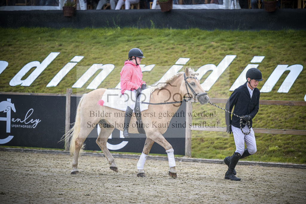 DOS_0246 | Entdecke hochwertige Reitturnierfotos von Foto Oger. Professionell, emotional und authentisch – jetzt Lieblingsmomente im Shop bestellen.Deutschlandweite Turnierfotografie. - Realisiert mit Pictrs.com