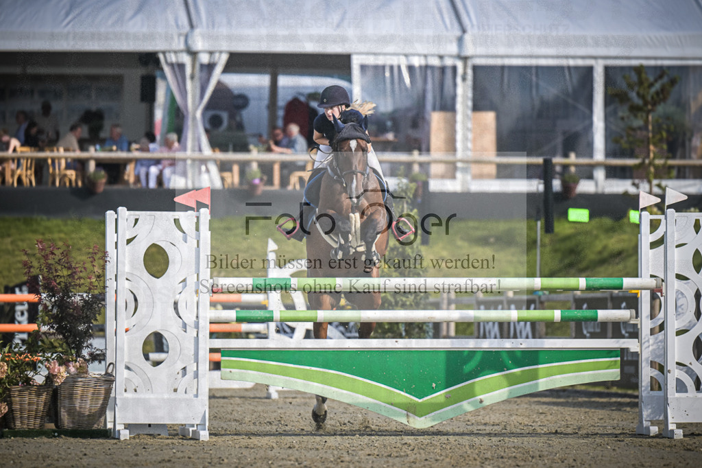 DOS_2207 | Entdecke hochwertige Reitturnierfotos von Foto Oger. Professionell, emotional und authentisch – jetzt Lieblingsmomente im Shop bestellen.Deutschlandweite Turnierfotografie. - Realisiert mit Pictrs.com