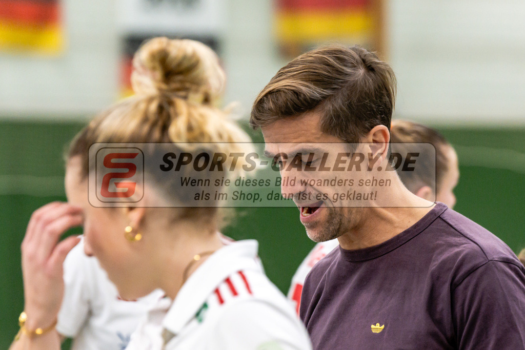 SFE_20250112_0051 | Köln, Deutschland, 12.01.2025:  ßHockey 1. Bundesliga Damen Rot-Weiss Köln - Schwarz-Weiß Köln im KTHC Stadion Rot-Weiss Köln Tennis and Hockey Club am 12.01.2025 in Köln, Deutschland. (Foto von Stephan Fehrmann)Köln, Germany, 12.01.2025: ßHockey 1. Bundesliga Damen Rot-Weiss Köln - Schwarz-Weiß Köln in KTHC Stadion Rot-Weiss Köln Tennis and Hockey Club at 12.01.2025 in Köln, Deutschland. (Foto from Stephan Fehrmann)
