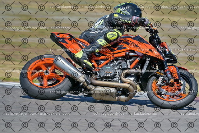 26bt04-0670 | markuskiefer.com - Realisiert mit Pictrs.com
