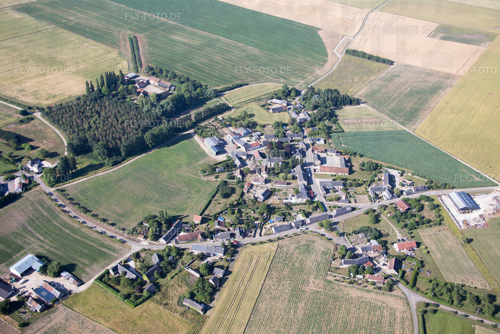 Ortsansicht | Luftbild: Ortsansicht in Rhodon im Bundesland Loir-et-Cher in Frankreich. Foto: IMG_082234.jpg vom 20.06.2015 durch Werner Riehm/FLY-FOTO.de - Realisiert mit Pictrs.com
