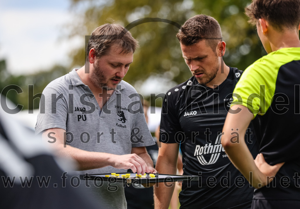 2023-09-03_003_TSV_Grafing_II_gegen_SV_Dornach_II | Grafing, Deutschland, 03.09.2023:
Fußball, A-Klasse 2023 / 2024, 3. Spieltag, TSV Grafing II gegen SV Dornach II, Endergebnis: 0:0

Trainer Peter Uehlein (TSV Grafing), Adis Dizdarevic (TSV Grafing, #6)

Foto: Christian Riedel / fotografie-riedel.net