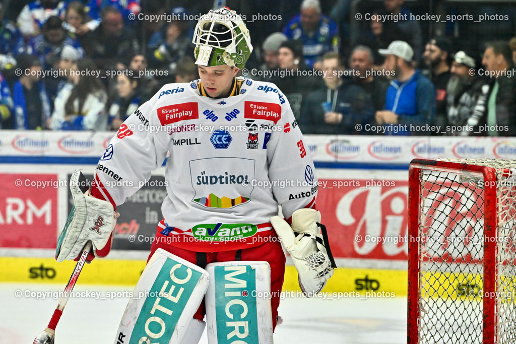 EC VSV vs. HC Bozen 16.2.2024 | #38 Harvey Sam, EC VSV vs. HC Bozen 16.2.2024, EC VSV vs. HC Bozen 16.2.2024 am 16.02.2024 in Villach (Stadthalle Villach), Austria, (Photo by Bernd Stefan)