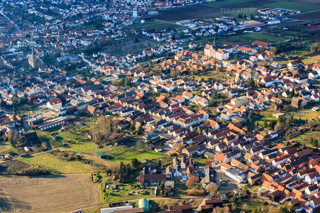 Luftbild: Hauptstr in Herxheim bei Landau im Bundesland Rheinland-Pfalz in Deutschland. Foto: IMG_37106.jpg vom 22.01.2011 durch Werner Riehm/FLY-FOTO.de