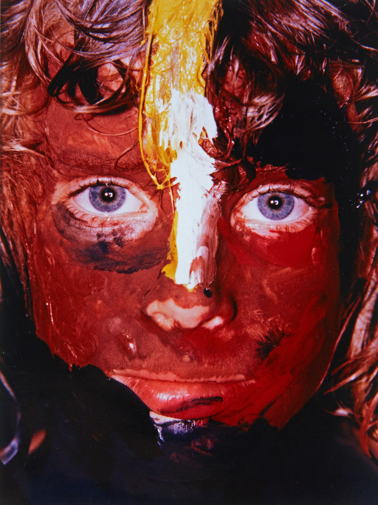 088art_Bee-Braxm_JuleBraxmaier_0890 | Werk aus  dem Jahr 1994   Nach einer Aktion im Ritterhausmuseum Offenburg. Kunstmaler Rainer Braxmaier und Modefotograf Wilfried Beege.