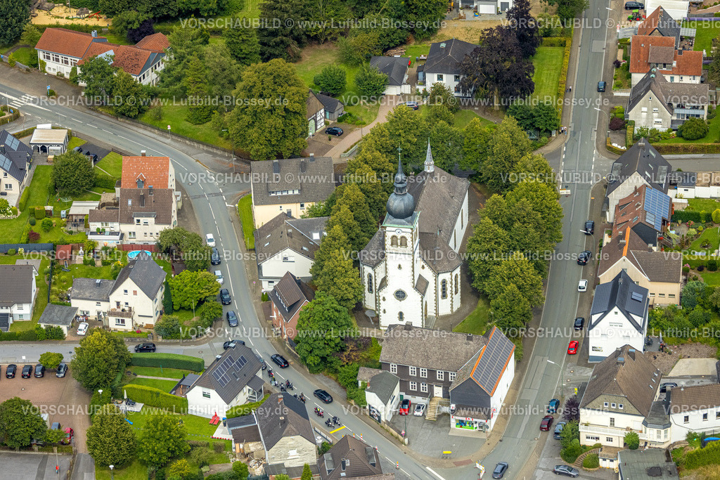 Warstein240713372 | Luftbild, römisch-katholische denkmalgeschützte Pfarrkirche St. Johannes Enthauptung, Suttrop, Warstein, Sauerland, Nordrhein-Westfalen, Deutschland