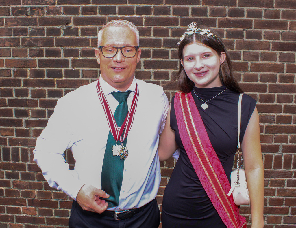 top-top.de-250601-197 | Foto, Video, Fotografie, Videografie, Fotobox, DJ, Discjockey, Musik, Musikbox, Veranstaltung, Photobooth, Amazon, Ebay, Buchtipp, Bestseller, Autor, Verlag, Buch, Wesel, Hamminkeln, NRW, Dinslaken, Rees, Drohne, Hochzeit, Party, Fotobox, Wesel, Fotograf