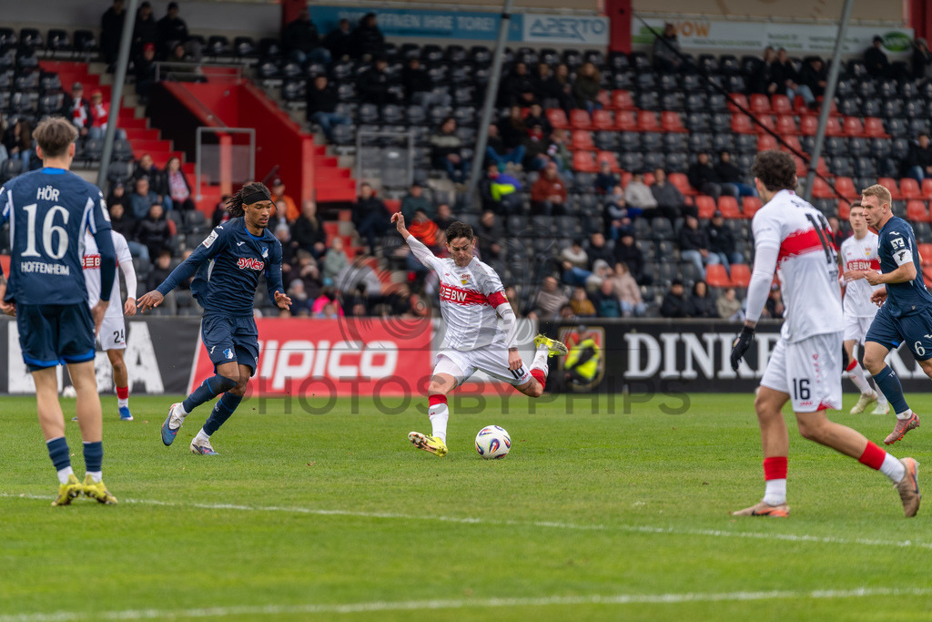 VfB Stuttgart II vs. TSG Hoffenheim II, Fussball, 3. Liga, 26. Spieltag, 15.03.2026 | Nicolas Sessa (VfB Stuttgart II, #10),VfB Stuttgart II vs. TSG Hoffenheim II, Fussball, 3. Liga, 26. Spieltag, 15.03.2026Foto: photosbyphips/Philip Ziegler