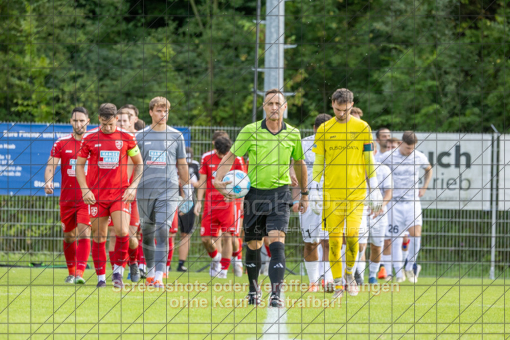 20250831_150050_0048 | #,TSG Salach (weiß) vs. SV Ebersbach (rot), Fußball, Bezirksliga - Bezirk Neckar/Fils, 02. Spieltag, Saison 2025/2026, Rasensportplatz, Staufenecker Straße, 73084 Salach, 31.08.2025 - 15:00 Uhr,Foto: PhotoPeet-Sportfotografie/Peter Harich