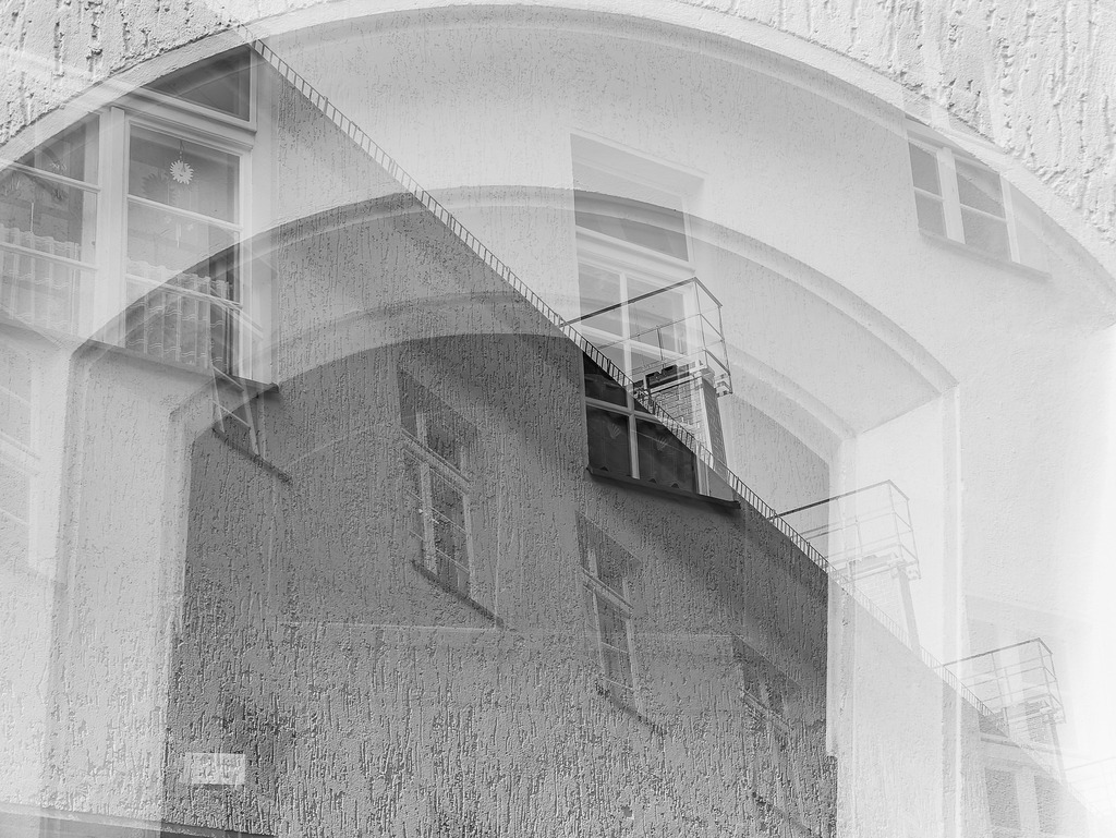 typisch | Mehrfachbelichtung mit Elementen der Charlottenburger Baugenossenschaft - Realisiert mit Pictrs.com