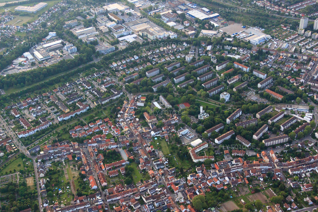 Luftbild: Ortsteil Aue mit Ostmarkstr im Ortsteil Durlach in Karlsruhe im Bundesland Baden-Württemberg in Deutschland. Foto: IMG_57874.jpg vom 14.06.2013 durch Werner Riehm/FLY-FOTO.deAuflösung des Originals: 4752 x 3168 px