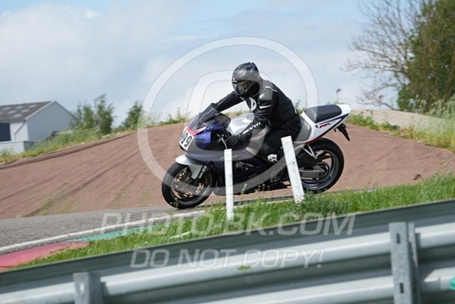 2024_05_13_PBK_14989 | Sportfotografie; SlowMotion; Video; Rennstrecke; Hafeneger; Speer; Racing; RSE; BMW; CBO; Trackday; Motorsportarena; Hockenheimring; Brno; Most; Barcelona; Valencia