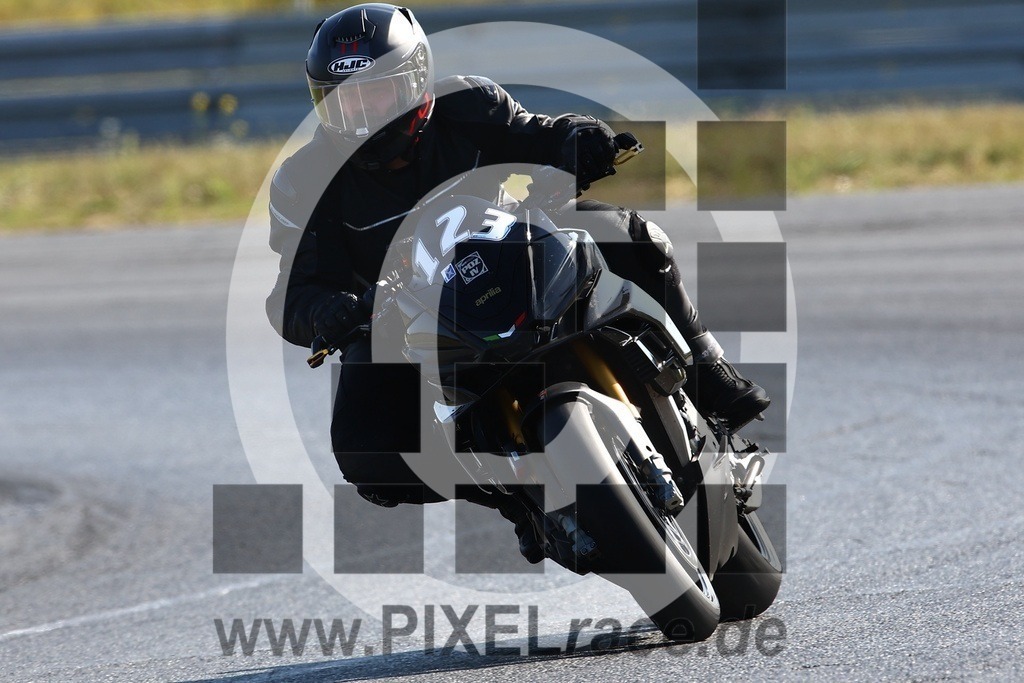 0123-20240905_03954 | Schöne Erinnerungen an spannende Momente - das festzuhalten ist unser Job. PIXELrace.de ist seit 2003 auf den Rennstrecken Europas unterwegs um die Action draußen beim Fahren und die wunderbare Stimmung imm Fahrerlager für euch einzufangen.