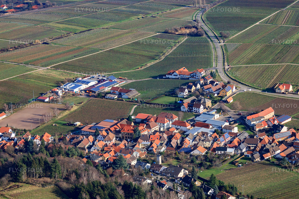 Luftbild: Winzerdorfansicht im Winter aus Westen in Burrweiler im Bundesland Rheinland-Pfalz in Deutschland. Foto: IMG_61614.jpg vom 18.01.2014 durch Werner Riehm/FLY-FOTO.de