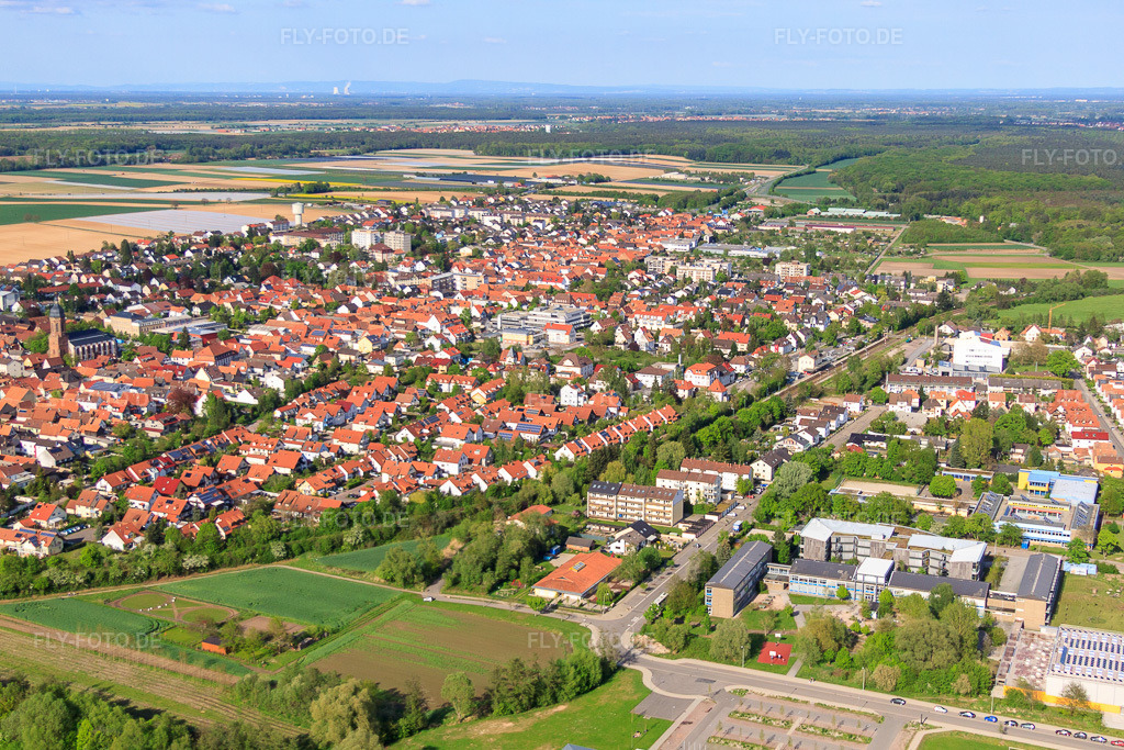 Luftbild: Schubertstr in Kandel im Bundesland Rheinland-Pfalz in Deutschland. Foto: IMG_49924.jpg vom 01.05.2012 durch Werner Riehm/FLY-FOTO.de