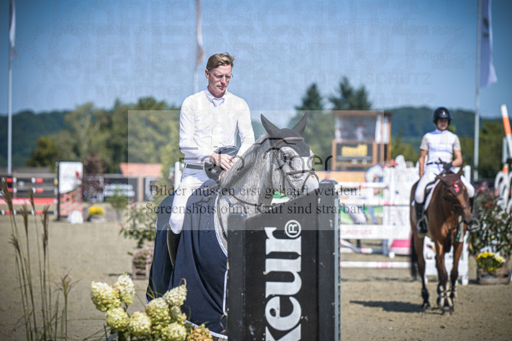DOS_0018 | Entdecke hochwertige Reitturnierfotos von Foto Oger. Professionell, emotional und authentisch – jetzt Lieblingsmomente im Shop bestellen.Deutschlandweite Turnierfotografie. - Realisiert mit Pictrs.com