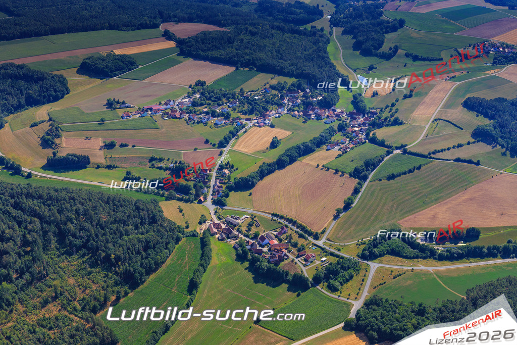 Luftbild von  Petersaurach - Luftaufnahme wurde 2015 von https://frankenair.de mittels Flugzeug (keine Drohne) erstellt - die Geschenkidee