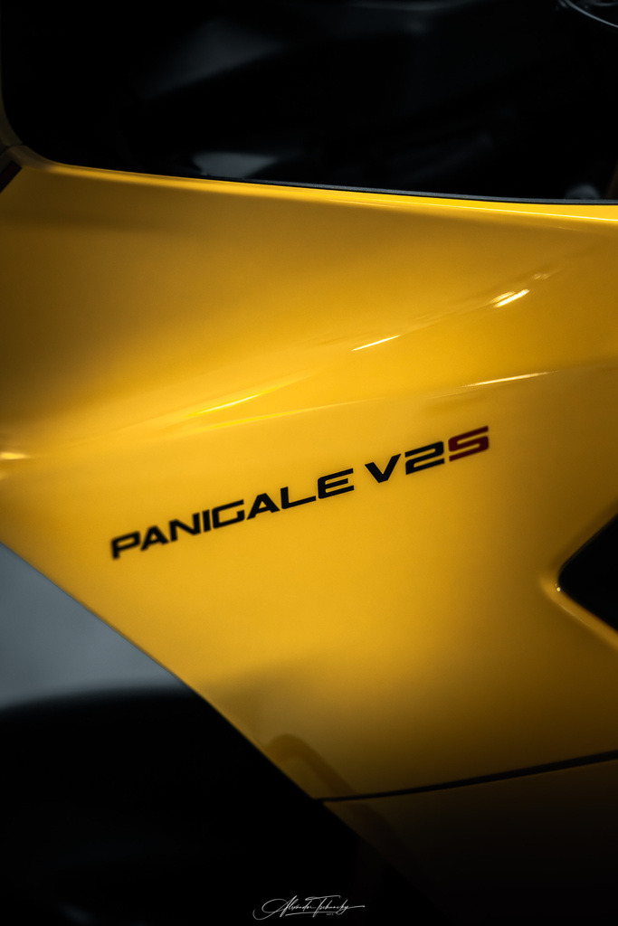 Ducati Panigake V2S | Entdecken Sie die faszinierende Welt von Alexander Tschuncky Arts: Kreative Fotografie, atemberaubende Automobilkunst und hochwertiger Bilderdruck. Lassen Sie sich inspirieren! - Realisiert mit Pictrs.com