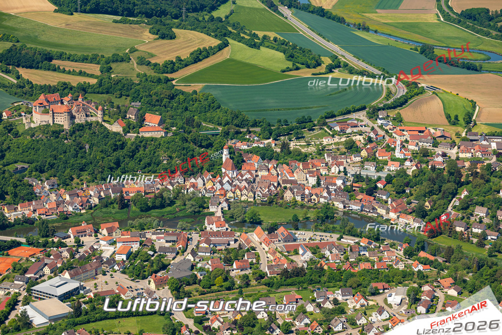Das Luftbild der Stadt Harburg wurde 2022 vom Flugzeug heraus erstellt (keine Drohnen-Aufnahmen) Aufnahmehöhe ca.450 Meter- hohe Bildauflösung und Druck-Qualität. Garantiert!