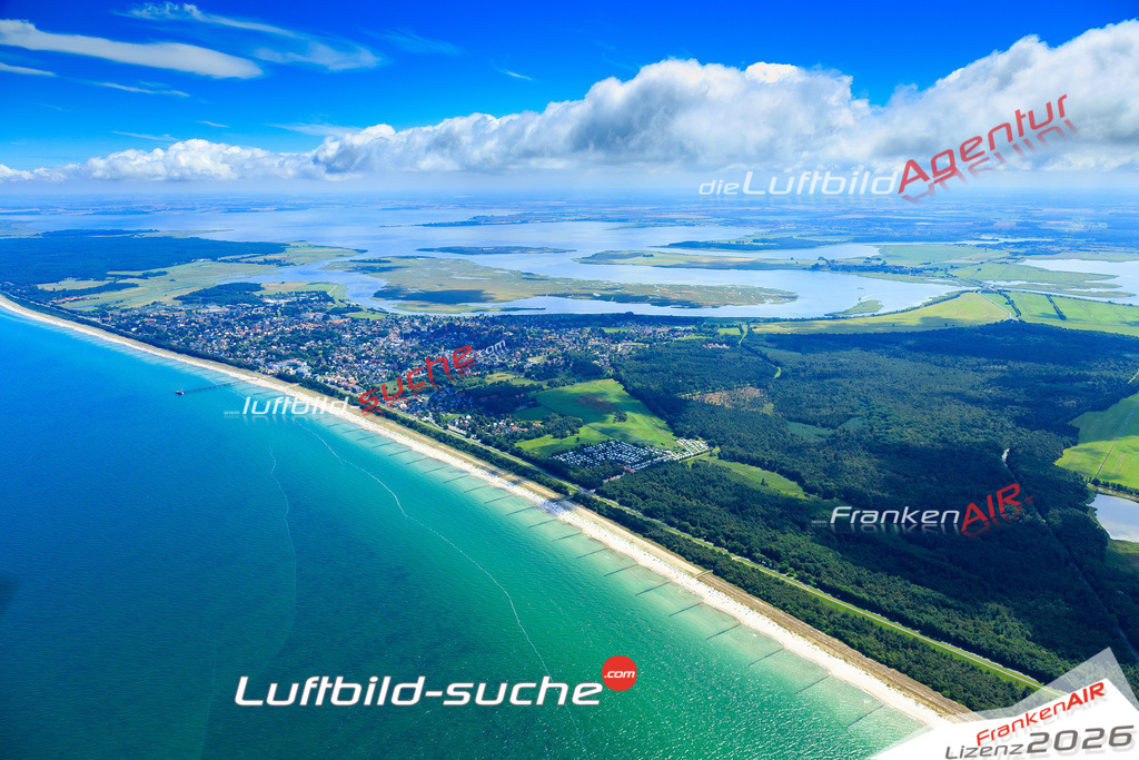 Die Luftaufnahme der Stadt Zingst wurde vom UL-Flugzeug heraus erstellt ( keine Drohne )- hohe Auflösung für beste Qualität