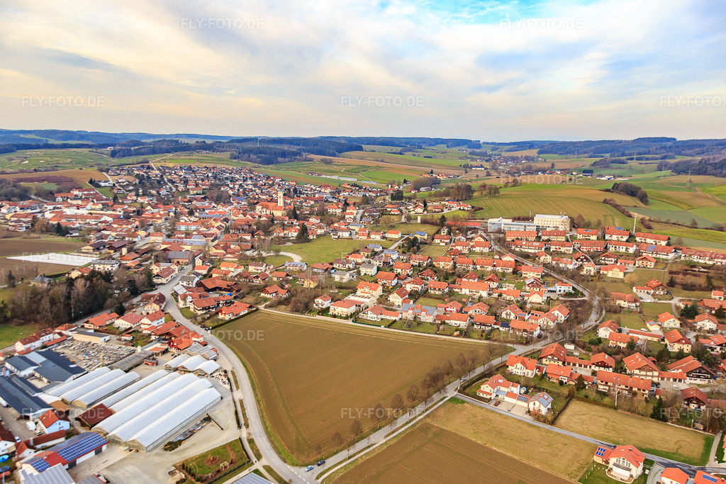 Luftbild: Ortsansicht von Südosten in Bad Birnbach im Bundesland Bayern in Deutschland. Foto: IMG_085571.jpg vom 31.12.2015 durch Werner Riehm/FLY-FOTO.de