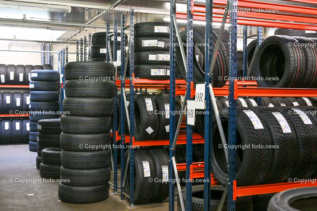 Reifen Wondraschek_ Linz_ 17.10.2023-27 | 17.10.2023, Linz, AUT,Reifen Wondraschek, im Bild Reifenlager (eines von 3 Stockwerken), ca 16000-20000 gelagerte Neureifen Saisonbedingt