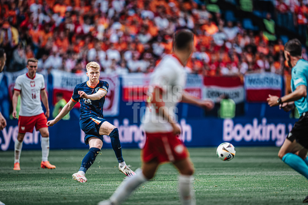 Fußball | Herren | UEFA-Fußball-Europameisterschaft 2024 | Gruppe D | Polen vs. Niederlande | 16.06.2024 | Jerdy Schouten (#24, Niederlande) schießt