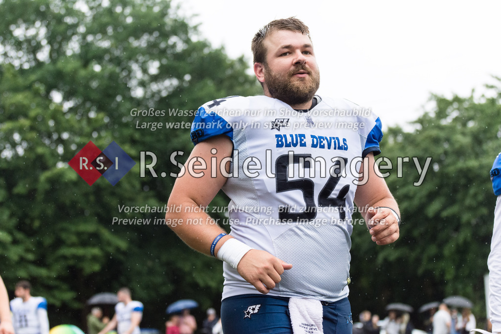 American Football, Saison 2023, Regionalliga Nord, Black Swans - Hamburg Blue Devils, TSG Swans Field, 01.07.2023, 6. Gameweek | Markus Bahr (#54, Blue Devils, OL)