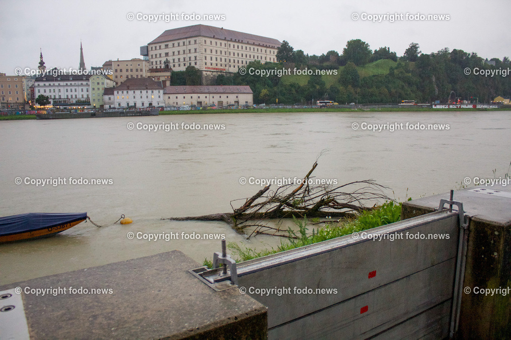 Linz_ Hochwasser_ 28.08.2023-8 | 28.8.2023, Linz, AUT, Urfahr, Hochwasser, im Bild Aufbau mobiler Hochwasserschutz