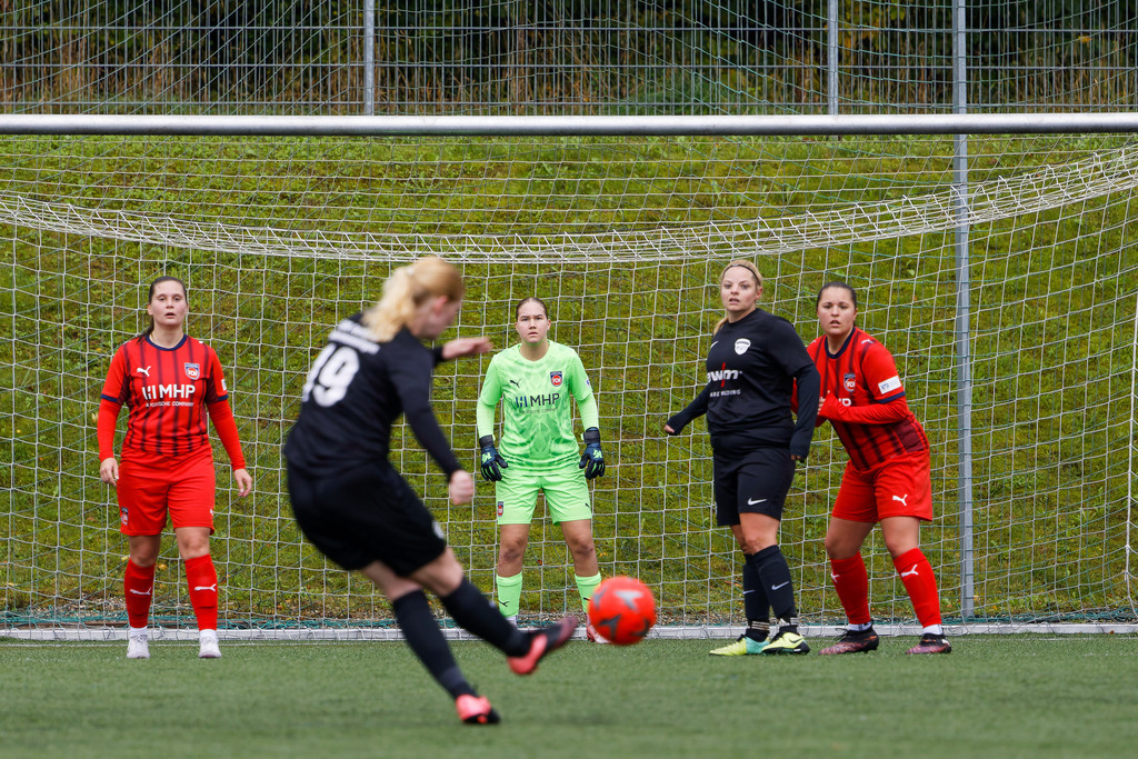 FCHHOH_251005_7219 | 1.FC Heidenheim 1846 II vs. SGM Hohenmemmingen/Sontheim, Fußball, Frauen, Bezirksliga, 2025/2026, 4. Spieltag, 05.10.2025 in Heidenheim, Kunstrasen b. Voith-Arena West(Foto: Michael Bulling) - Realisiert mit Pictrs.com