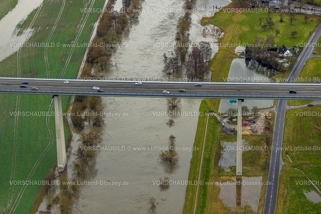 Muelheim231202953Ruhr-topaz | Luftbild, Ruhrhochwasser, Weihnachtshochwasser 2023, Fluss Ruhr tritt nach starken Regenfällen über die Ufer, Überschwemmungsgebiet unter der Mintarder Ruhrtalbrücke der Autobahn A52, Bäume im Wasser, Saarn, Mülheim an der Ruhr, Ruhrgebiet, Nordrhein-Westfalen, Deutschland