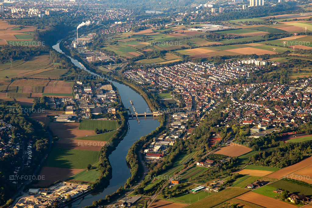 Luftbild: Wehrbrücke über den Neckar an der Schleuse Aldingen im Ortsteil Aldingen in Remseck im Bundesland Baden-Württemberg in Deutschland. Foto: IMG_138538.jpg vom 16.09.2023 durch Werner Riehm/FLY-FOTO.de