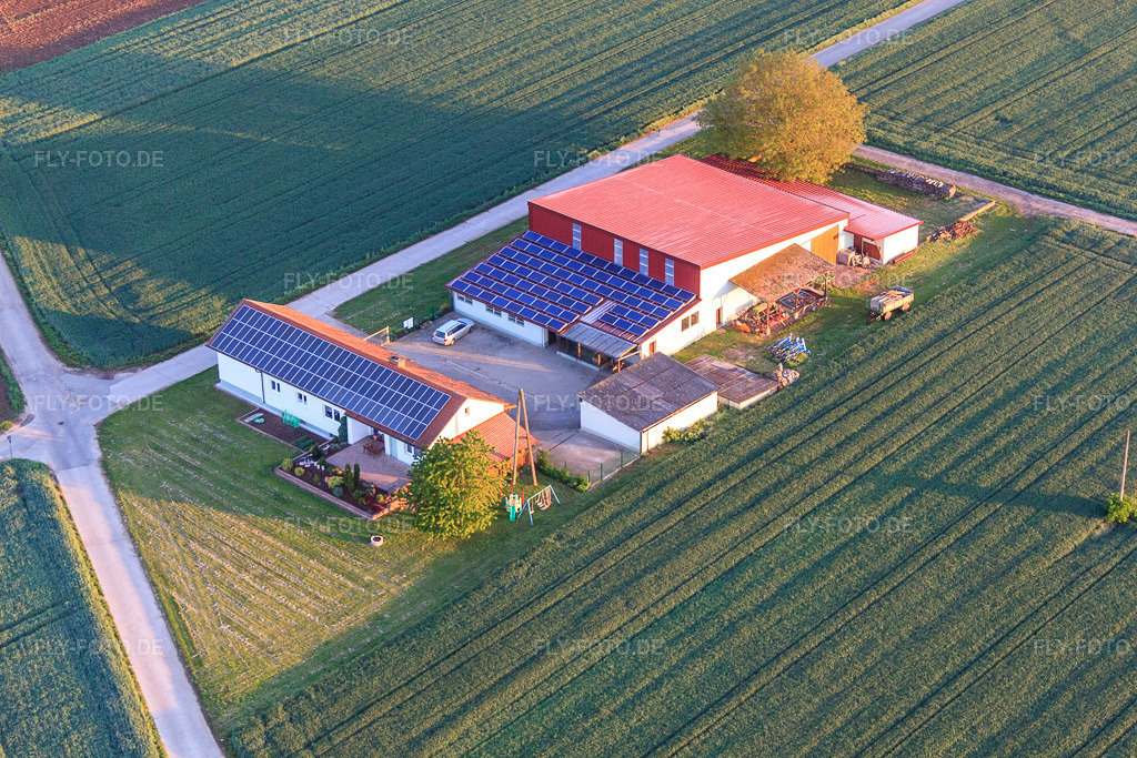 Luftbild: Aussiedlerhof Christian Wahl Landwirtschaft und Weinbau in Billigheim-Ingenheim im Bundesland Rheinland-Pfalz in Deutschland. Foto: IMG_64538.jpg vom 04.05.2014 durch Werner Riehm/FLY-FOTO.deAuflösung des Originals: 4752 x 3168 px