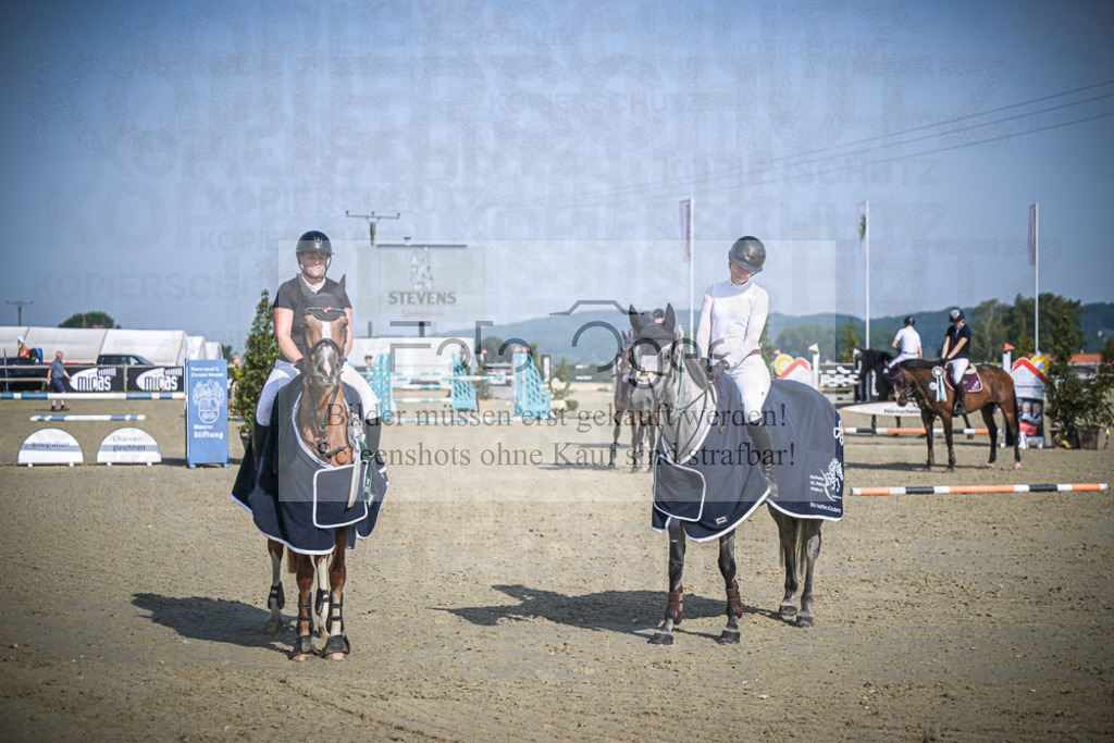 DOS_0033 | Entdecke hochwertige Reitturnierfotos von Foto Oger. Professionell, emotional und authentisch – jetzt Lieblingsmomente im Shop bestellen.Deutschlandweite Turnierfotografie. - Realisiert mit Pictrs.com