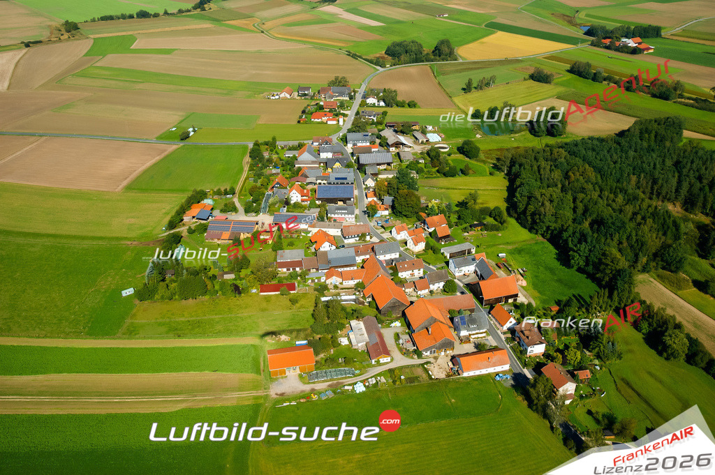 Die Luftaufnahme Schwaerzdorf - Mitwitz wurde vom UL-Flugzeug (keine Drohne) aus fotografiert.Hohe Druck- Auflösung-die Geschenkidee!