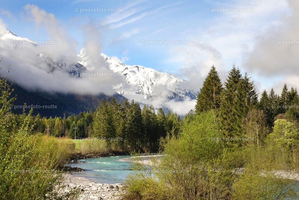 welltvi-Lechfluss bei ELMEN-Klimmbruecke-09052019-DSD00989 | Info aus dem Bezirk Reutte/Ausserfern Tirol sowie eine umfangreiche Bilddatenbank über die gesamte Region: Lechtal, Talkessel Reutte, Tannheimertal, Zwischentoren. Lech, Plansee, Zugspitze, Grenztunnel, B179, Fernpassstraße, Verkehr, Lawinen, Tradition, - Realisiert mit Pictrs.com