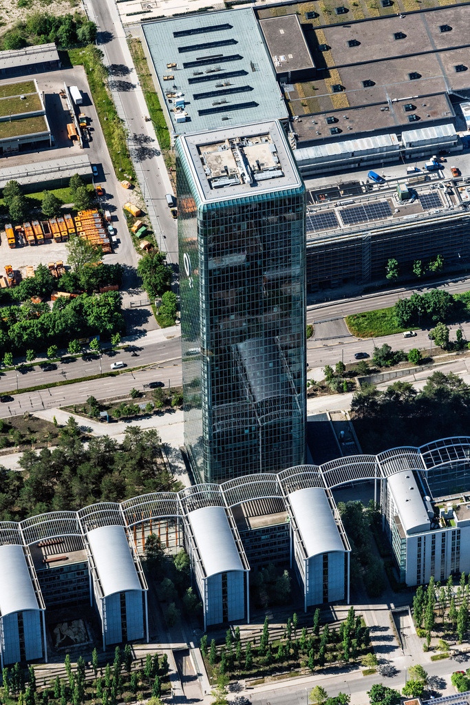 dr__0065155.jpg | MüNCHEN 15.06.2021 Gebäude des Uptown Hochhaus - Firmensitzes der Telefonica Germany ( O2 ) und der Astellas Pharma GmbH am Georg-Brauchle-Ring im Stadtteil Moosach in München im Bundesland Bayern. Weiterführende Informationen bei: Astellas Pharma GmbH,  BKW Energie AG,  DS-Plan Ingenieurgesellschaft für ganzheitliche Bauberatung und Generalfachplanung mbH,  ISSENDORFF KG,  Ingenhoven architects GmbH,  Telefónica Germany GmbH & Co. OHG,  Wayss & Freytag Ingenieurbau AG. // Uptown high-rise building - headquarters of Telefonica Germany (O2) and Astellas Pharma GmbH on Georg-Brauchle-Ring in the Moosach district of Munich in the state of Bavaria. Further information at: Astellas Pharma GmbH,  BKW Energie AG,  DS-Plan Ingenieurgesellschaft fuer ganzheitliche Bauberatung und Generalfachplanung mbH,  ISSENDORFF KG,  Ingenhoven architects GmbH,  TelefA?nica Germany GmbH & Co. OHG,  Wayss & Freytag Ingenieurbau AG. Foto: Daniel Reiter