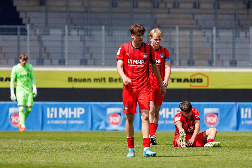 20260503-U19_FCH-LEV_113 | 1.FC Heidenheim 1846 vs. Bayer 04 Leverkusen, Fußball, U19, A-Junioren, NWL, U19-DFB-Nachwuchsliga, 2025/2026, Achtelfinale, 03.05.2026 in Heidenheim, Voith Arena(Foto: Michael Bulling) - Realisiert mit Pictrs.com