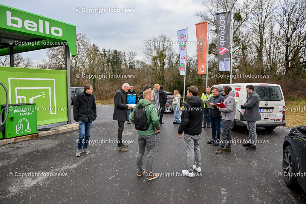 Linz_ Baubesprechung McDonalds KLM-Ebelsberg_ 15.12.2023-7 | 15.12.2023, Linz, AUT, Kleinmuenchen-Ebelsberg, im Bild Baubesprechung McDonalds KLM-Ebelsberg, Standort an der Wiener Strasse naechst Turmoel Tankstelle

Vertreter der Stadt, Linz AG, Baubehoerde, Feuerwehr, div. Sachverstaendige, etc 