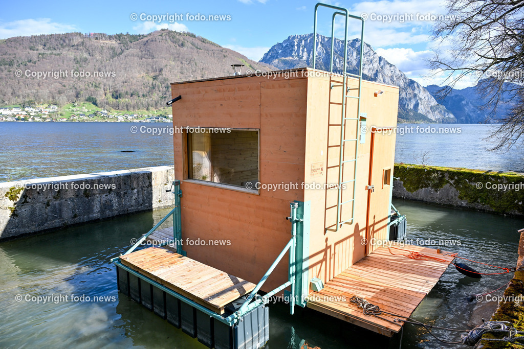 Gmunden_ Plateau Blo_ Raum am See_ 02.04.2024-10 | 02.04.2024, Gmunden, AUT, Plateau Blo, Raum am See, im Bild Plateau Blo, Raum am See, schwimmende Sauna am Traunsee