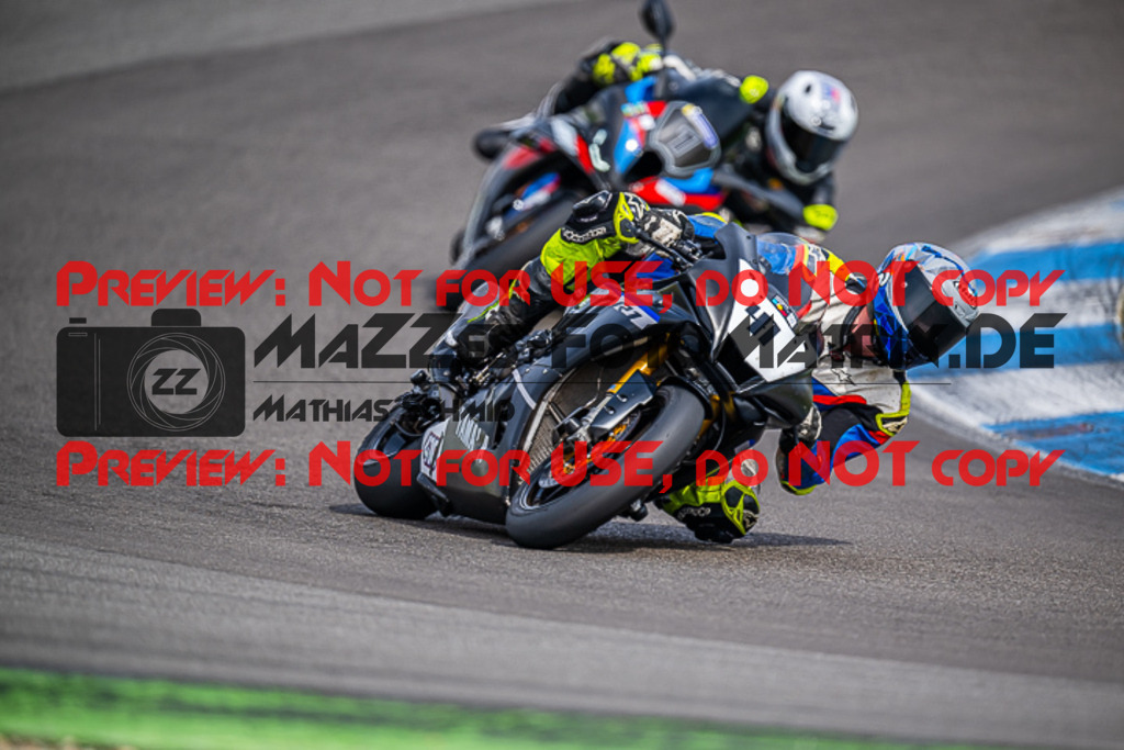 MaZZes_FotoMatrix_230410_367 | WEISS